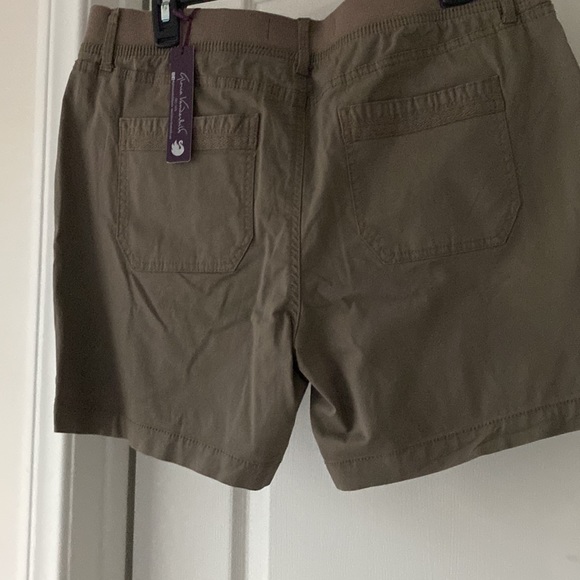 Gloria Vanderbilt Shorts - Picture 2 of 4